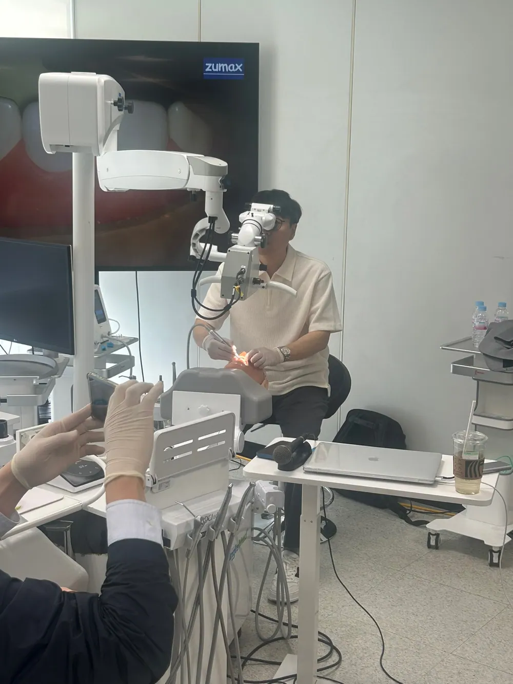 치아 교정 후 치아의 모양이나 크기 문제로 라미네이트 하는 케이스 본문 사진 12