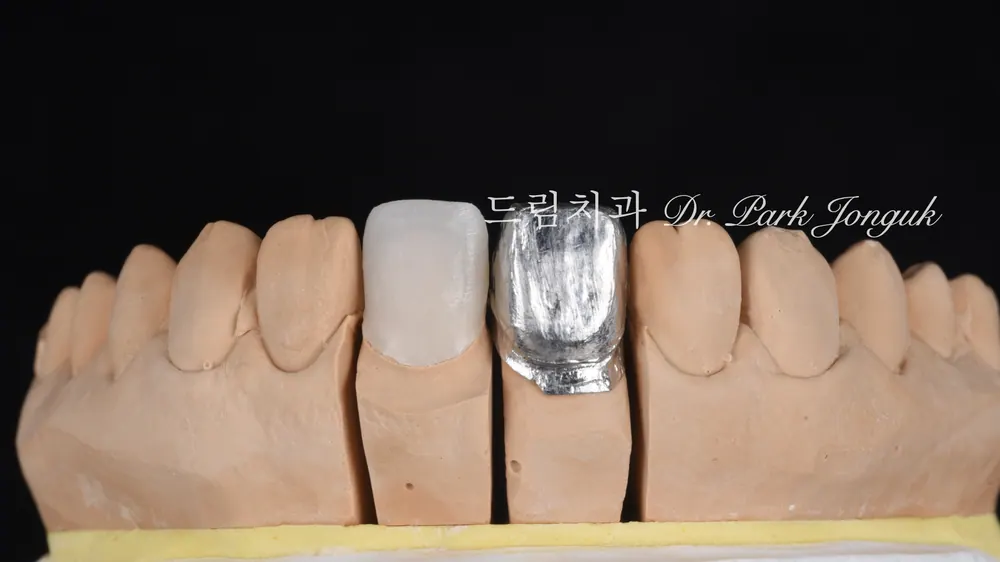 수작업을 통해서 만들어지는 정밀하고 아름다운 라미네이트