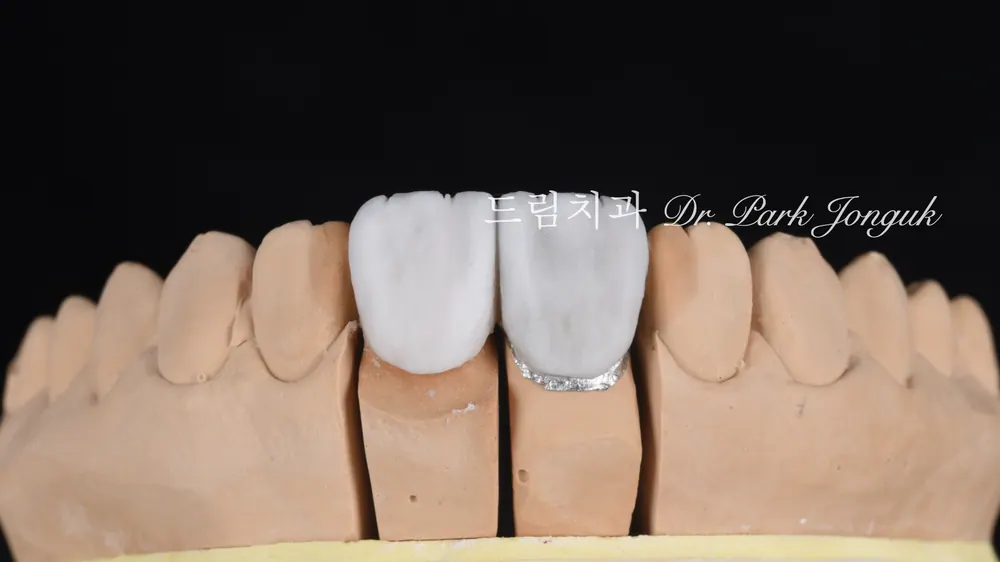 수작업을 통해서 만들어지는 정밀하고 아름다운 라미네이트